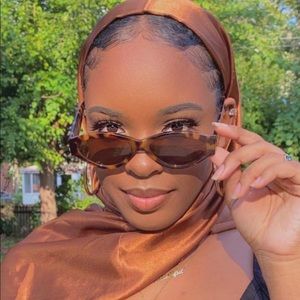 Meet your Posher, Ekklesia